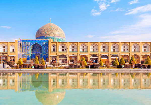 مسجد شیخ لطف الله نمونه‌ای از معماری آجری ایرانی