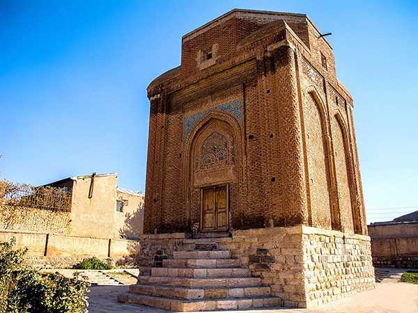 گنبد سرخ مراغه اب بناهای آجری در معماری ایرانی 