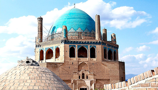گنبد سلطانیه بزرگترین گنبد آجری دنیا و یکی از بناهای آجری ایرانی 