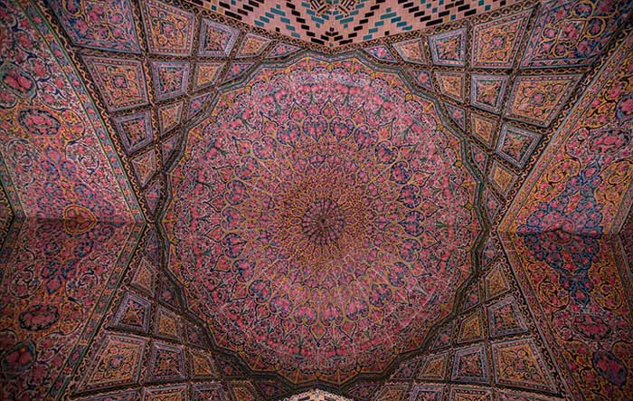 نمایی از مسجد نصیرالملک شیراز مسجدی زیبا در معماری ایرانی
