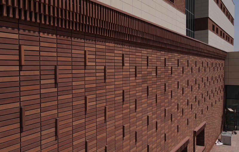 اجرای نمای خشک آجرنما بیمارستان سیرجان